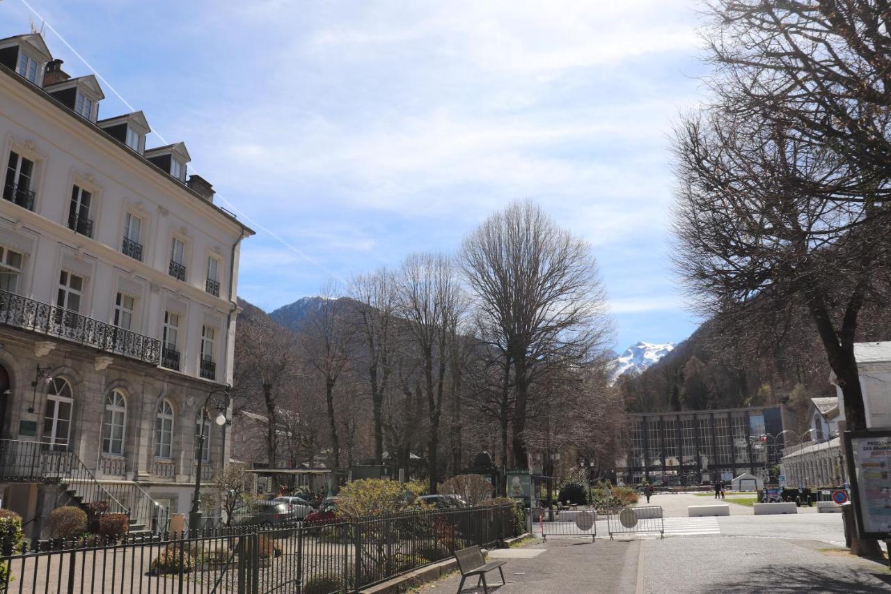 Апартаменти Le Palais D'Etigny Bagneres-de-Luchon Екстер'єр фото